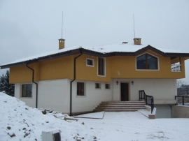 къща